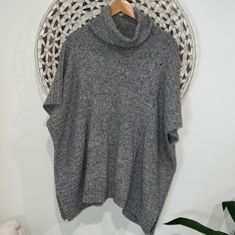 Athleta Gray Donegal poncho turtleneck sweater size small/medium